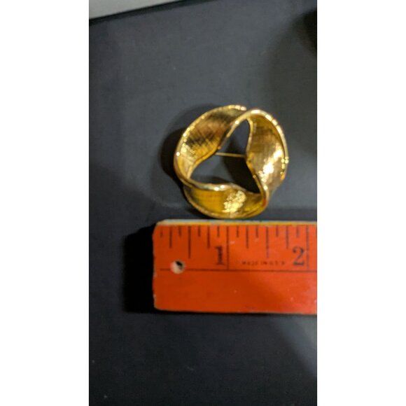 Napier Vintage Gold-Tone Twisted Knot Brooch Pin Textured Elegant Statement 1.5” - Picture 5 of 6